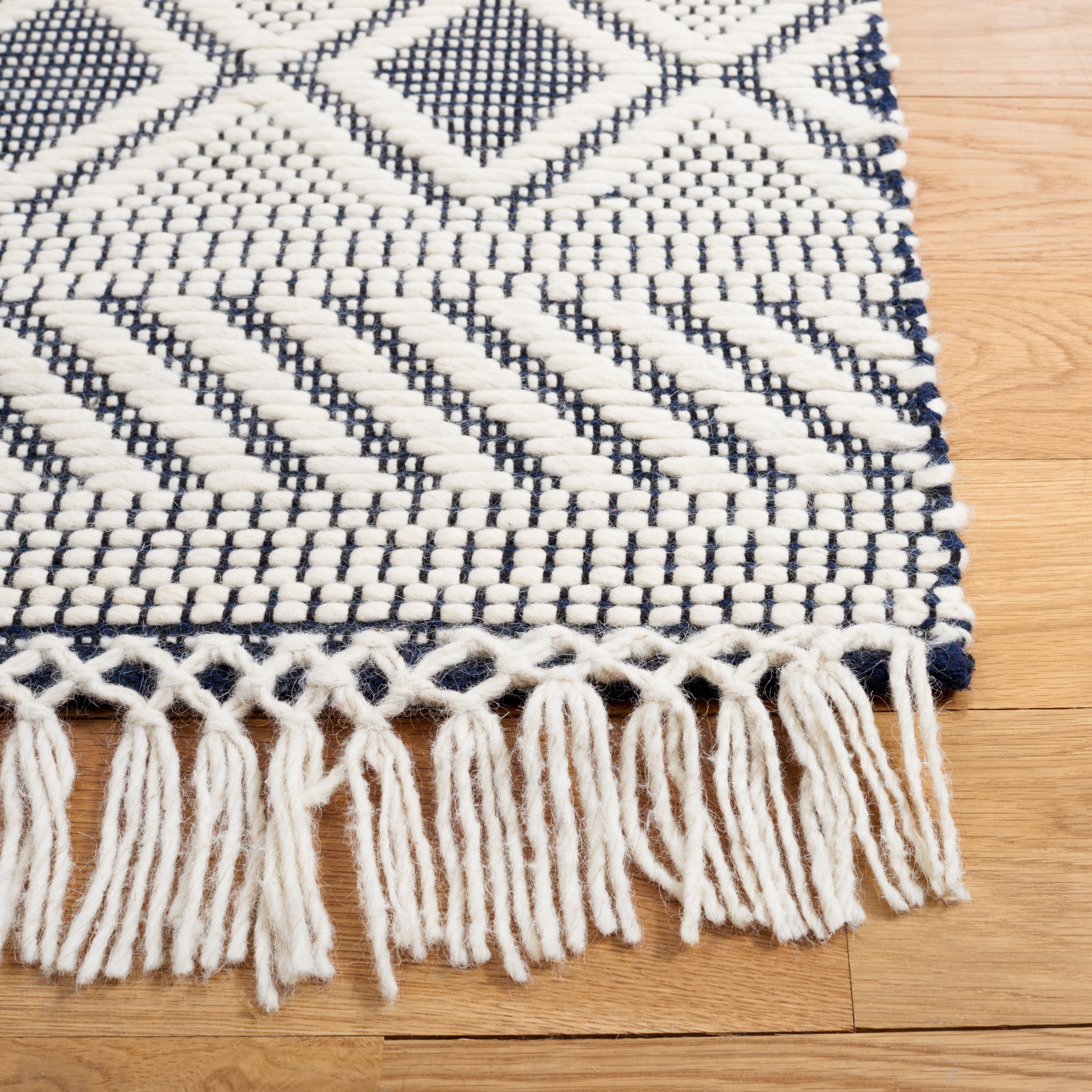 SAFAVIEH Natura Renee Geometric Wool Area Rug, Ivory/Navy, 5' x 8'