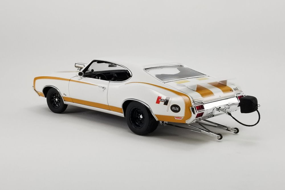 ミニカー ACME 1/64 2018 HURST 1972 Oldsmobile 442 Hurst, White and Gold - Acme A1805620