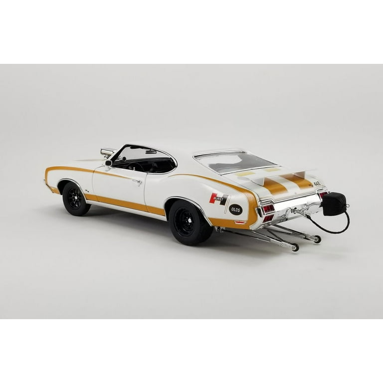 1972 Oldsmobile 442 Hurst, White and Gold - Acme A1805620 - 1/18