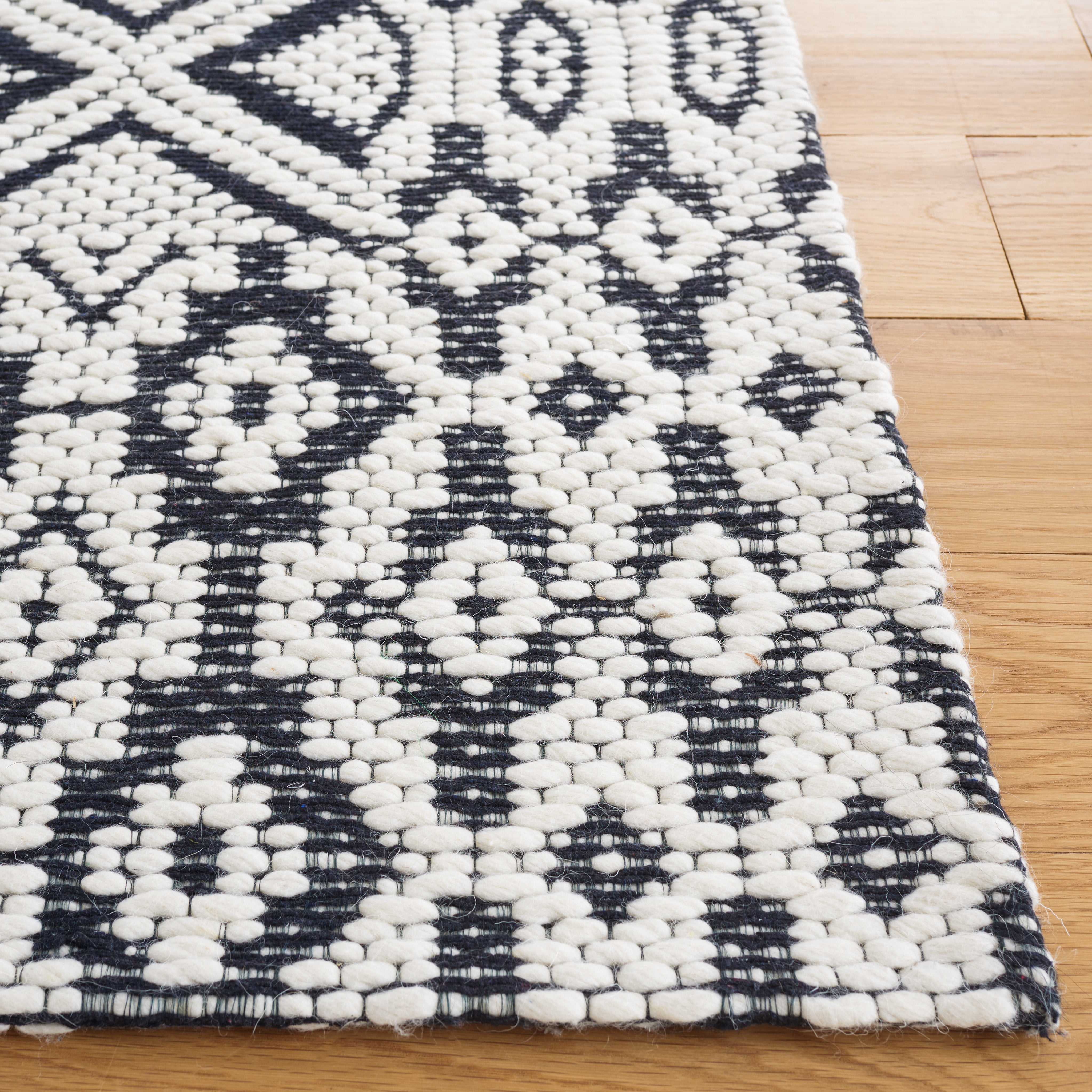 SAFAVIEH Vermont Wayra Trellis Area Rug, Ivory/Black, 5' x 8'