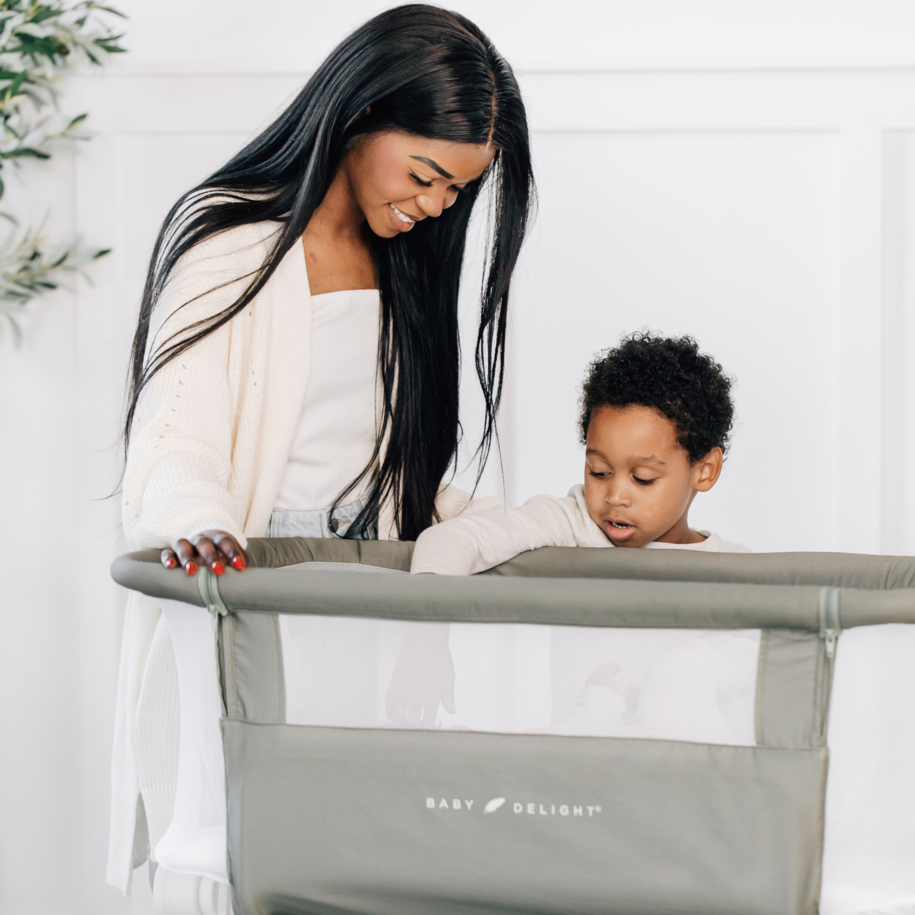 Baby Delight Beside Me Dreamer Organic Bedside Sleeper and Bassinet for Infants, Sage