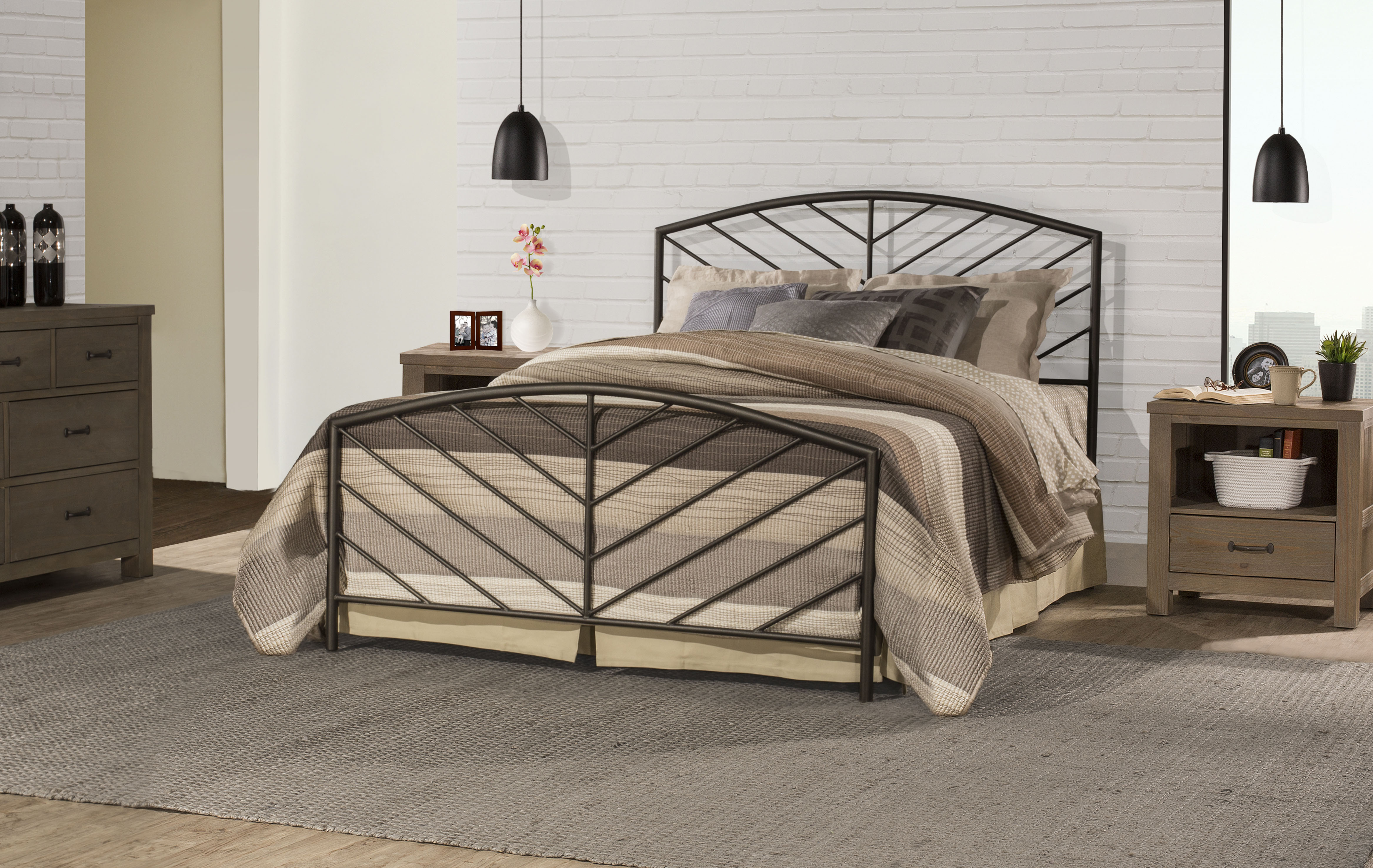 Hillsdale Furniture Essex Modern Metal Queen Bed