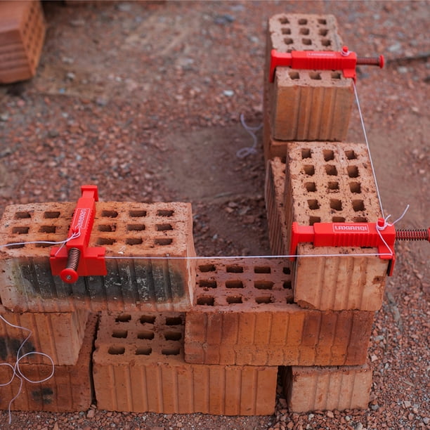 Pile De Brique Rouge Pour La Construction. Briques De Construction