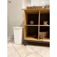 thumbnail image 5 of Bote de basura Rubbermaid pequeño de 34 litros para cocina/baño, color blanco, 5 of 5