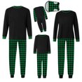 thumbnail image 1 of Conjunto de pijamas navideños familiares a juego con estampado de cuadros. Pijamas de vacaciones para papá, mamá y niños., 1 of 10