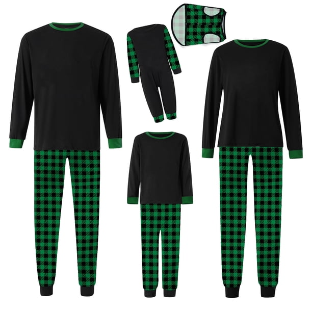 Conjunto de pijamas navideños familiares a juego con estampado de cuadros. Pijamas de vacaciones para papá, mamá y niños.