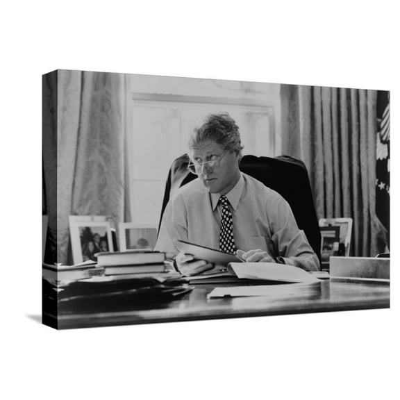 Art.com Informal Portrait of President Bill Clinton at His Desk in the Oval Office Stretched Canvas Print Wall Art, 18" x 12"