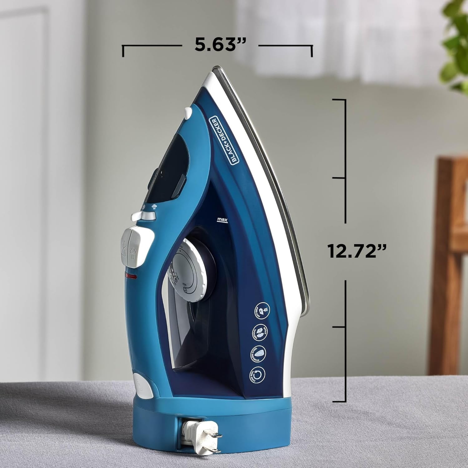 BLACK+DECKER Steam Iron for Clothes, Automatic Cord Reel, Vertical Steaming, 250ml Easy Fill Water Tank, Spray Mist, Anti-Drip, Auto Clean System, 1200W