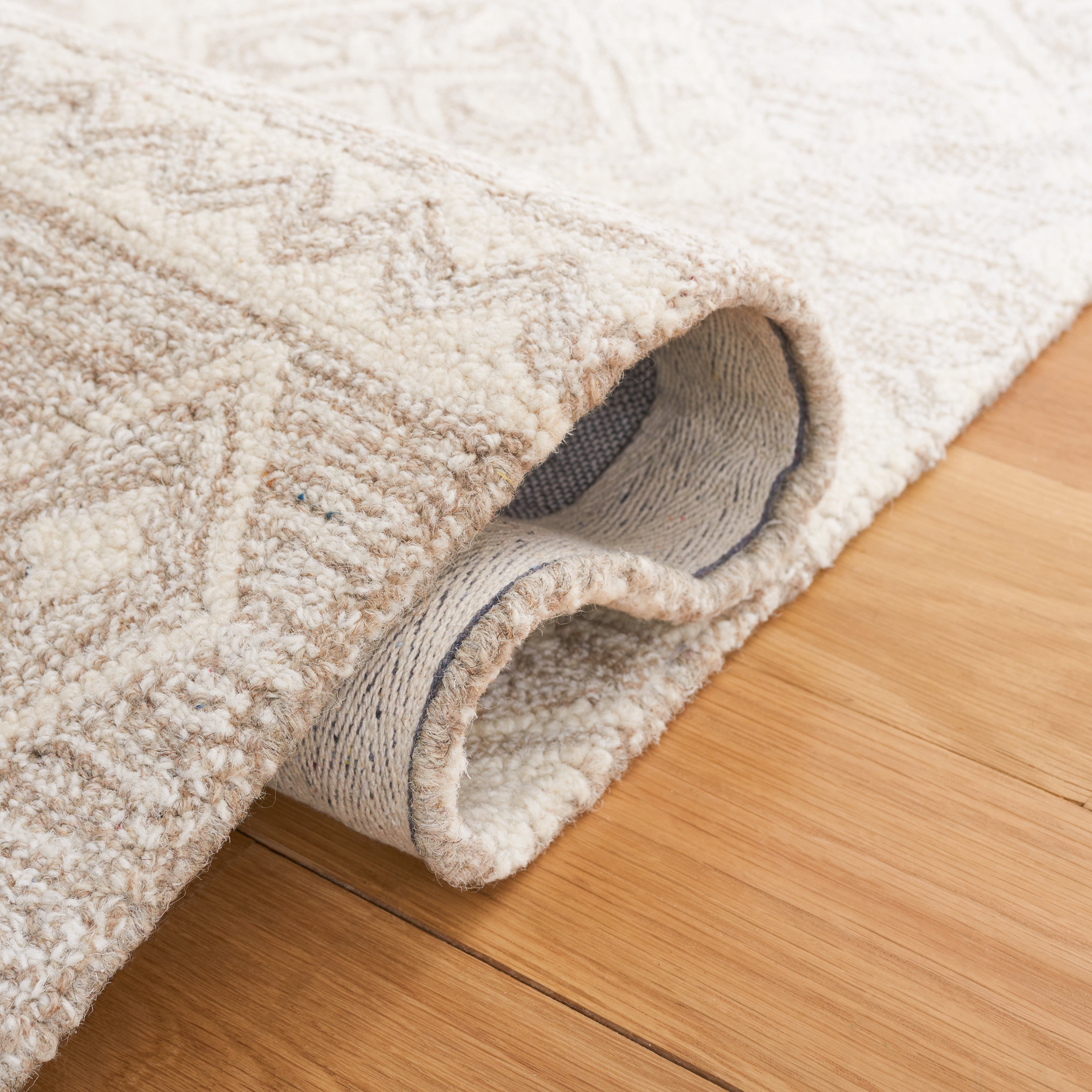 SAFAVIEH Micro-Loop Regis Geometric Area Rug, Beige/Ivory, 3' x 3' Round