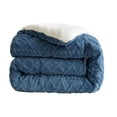 thumbnail image 2 of Manta de cama de 150 x 200 cm, 3 kg, súper gruesa, cálida y de invierno, tamaño Queen. Azul, 2 of 9