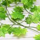 thumbnail image 5 of 24 Piezas de Hojas de Arce Artificiales de 7.5 Pies Enredaderas Colgantes, Plantas Colgantes Guirnalda de Hiedra Falsa para Decoraciones de Banquetes de Boda de Jardín, 5 of 7