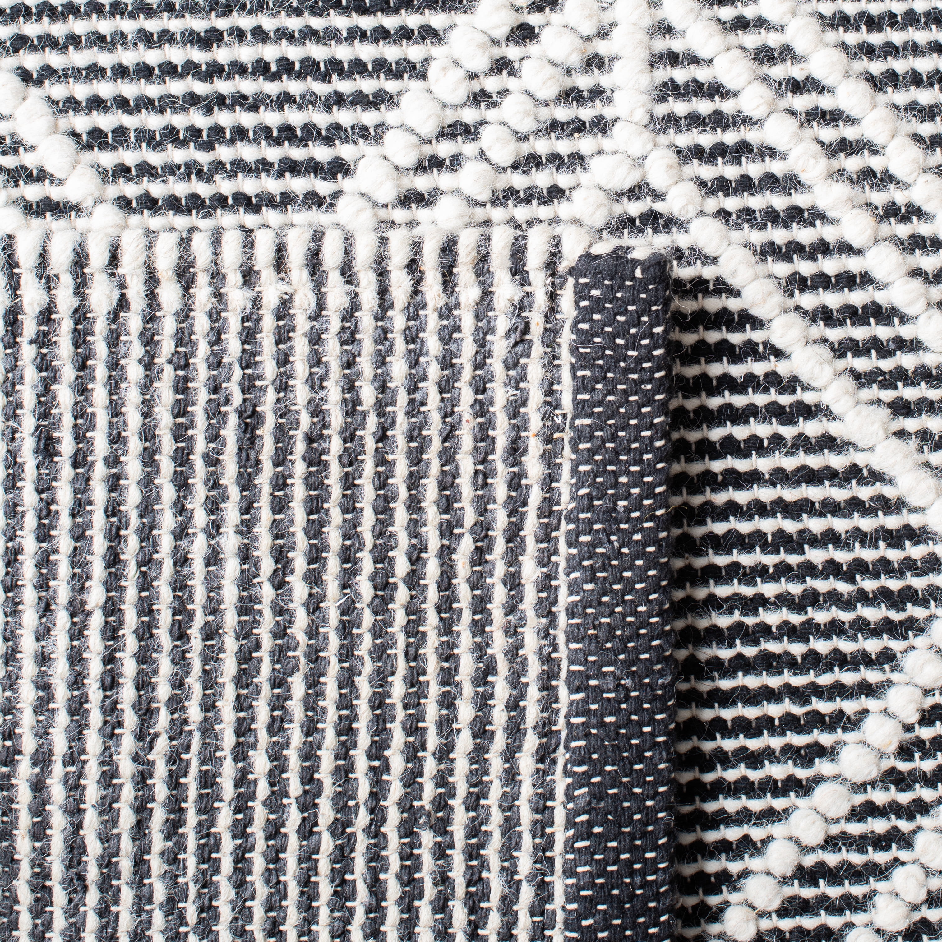 SAFAVIEH Natura Calleigh Geometric Area Rug, Ivory/Black, 5' x 8'