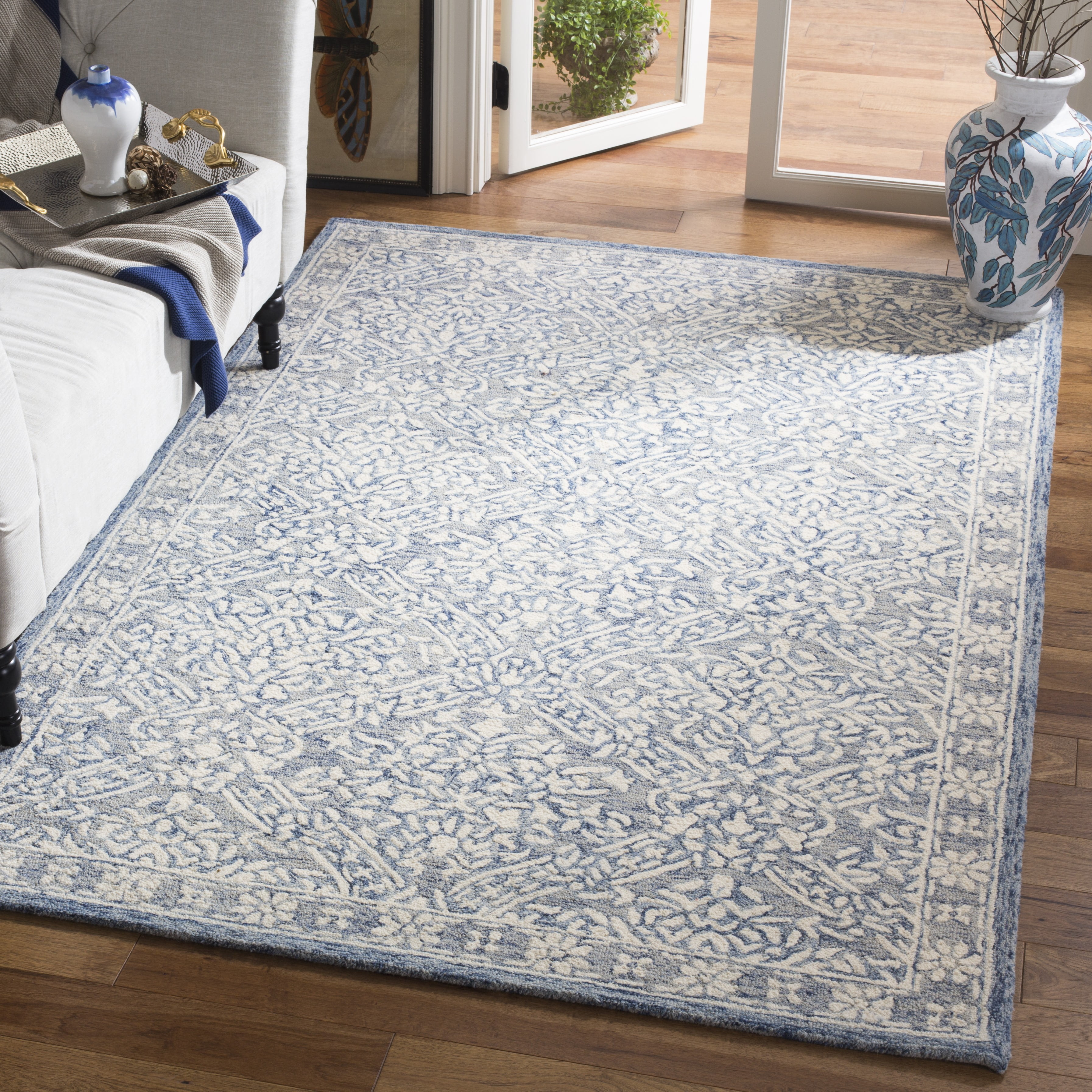 SAFAVIEH Micro-Loop Carmella Oriental Wool Area Rug, Blue/Ivory, 2'6" x 4'