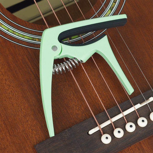 Jefe De Guitarra Abrazadera de llave universal para guitarra acústica eléctrica ukelele y más (verde oliva)