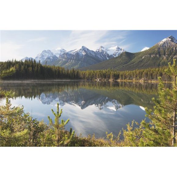 Posterazzi DPI1866729LARGE Banff National Park Alberta Canada - Montagnes Reflétées dans un Lac à la Fin de l'Été Affiche Imprimée, 38 x 24