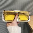 thumbnail image 2 of Versión coreana de gafas de sol personalizadas de una sola pieza para mujer con montura grande, cara grande, gafas de sol amarillas finas, gafas de moda para hombre súper geniales a prueba de viento ShuxiuWang 9024735116400, 2 of 2