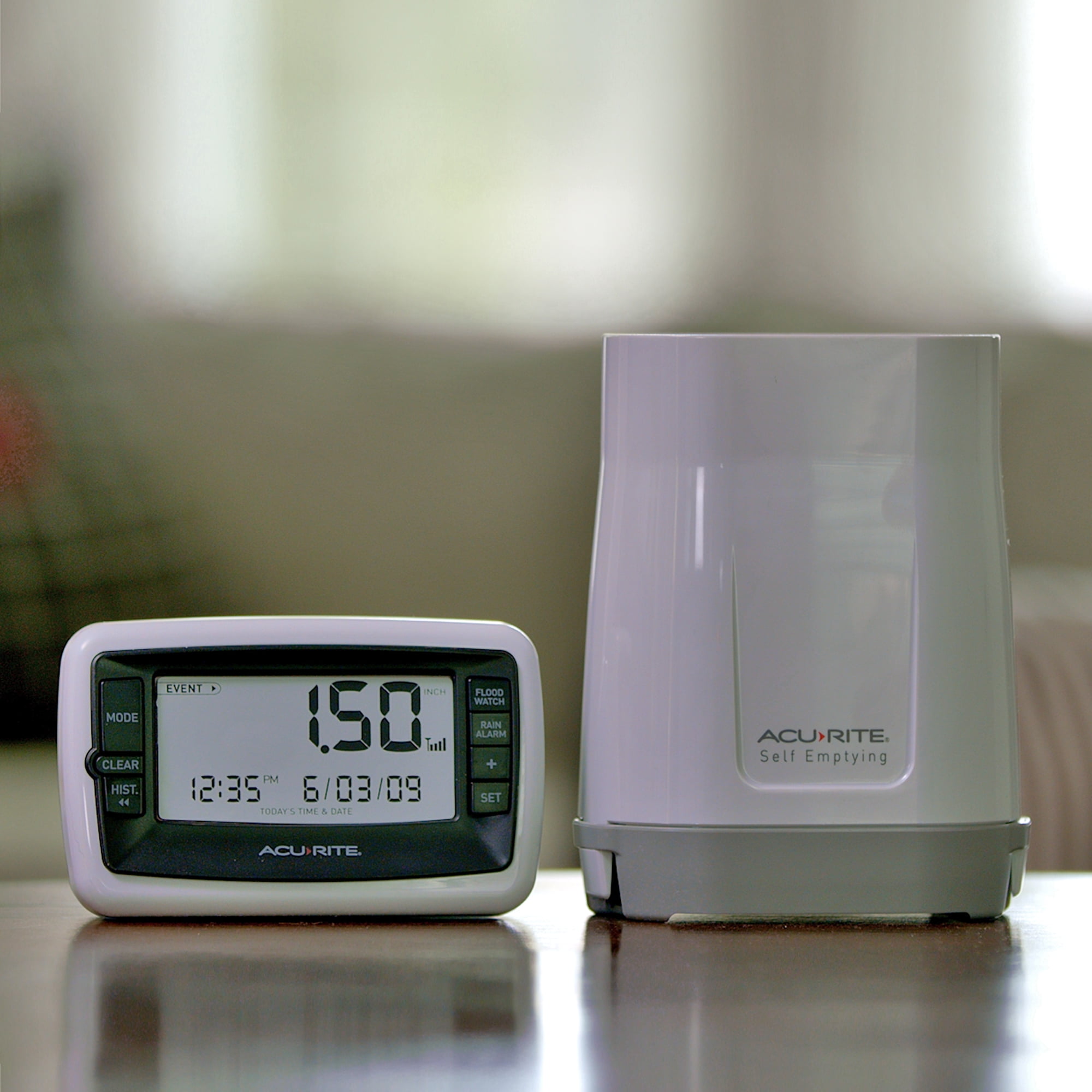 AcuRite Wireless Digital Rain Gauge with Self-Emptying Collector with Rainfall History, Alerts, and Current Date and Time (00899)