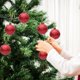 thumbnail image 1 of Juego de 6 Adornos Navideños: Bolas Pequeñas de 6 Cm con Diseño de Casita, Chapadas En Oro, de Plástico Irrompible, Ideales para Colgar En El Árbol o Decorar Cualquier Espacio., 1 of 6