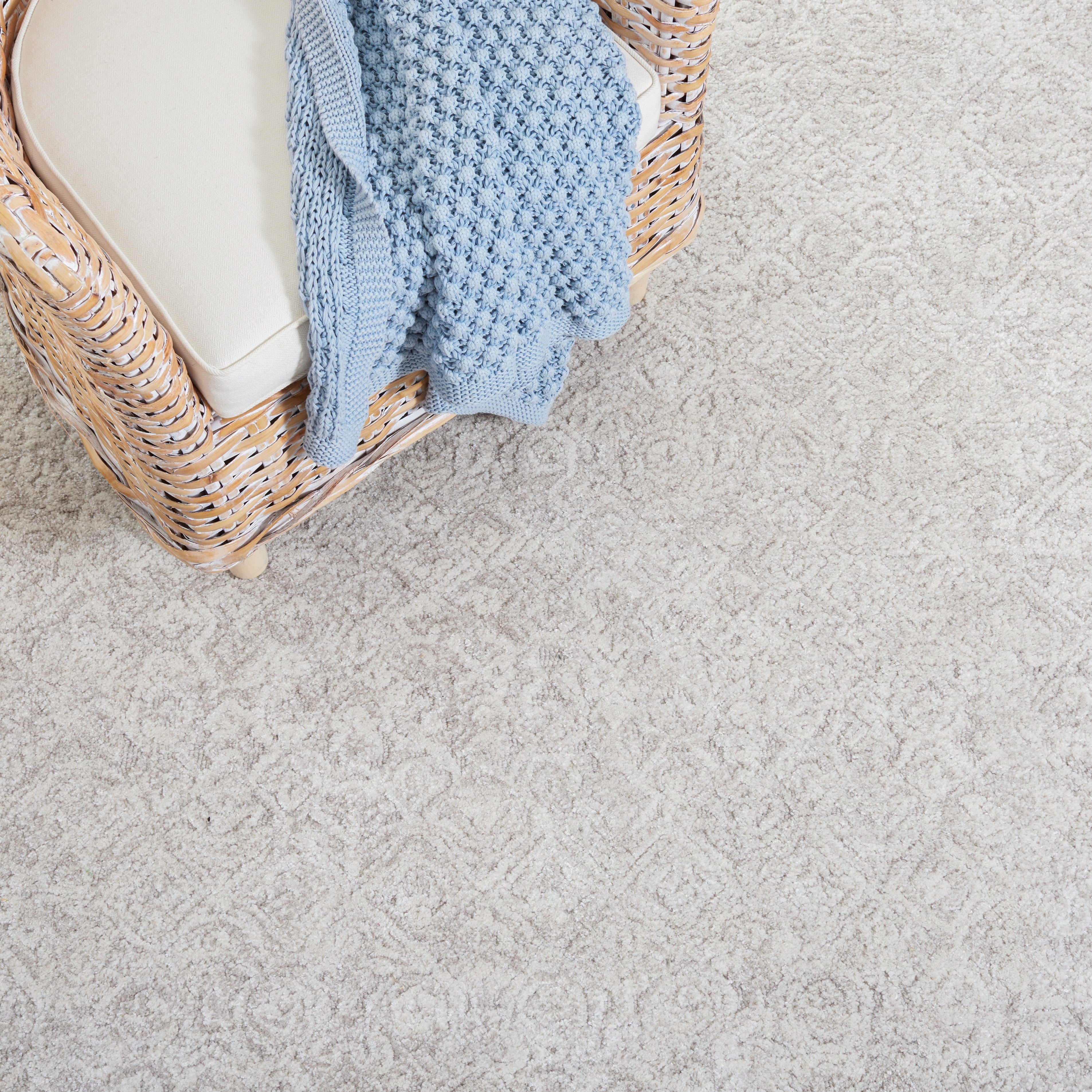 SAFAVIEH Martha Stewart Tufted Wool Area Rug, Light Grey/Taupe, 6' x 6' Square