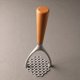 thumbnail image 1 of Triturador de patatas ligero para cocinar, resistente y resistente al calor, seguro para utensilios de cocina antiadherentes, dispositivo con mango de madera, 2 uds., 1 of 5