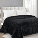 thumbnail image 1 of Cobija, Mantas Decorativas Tamaño Queen con Diseño de Ondas de Waffle, Cobija de Cama Súper Suave y Esponjosa 260GSM, Lujosa, Ligera y Transpirable para Sofá, Silla, Ideal para Regalo, Viaje, Negro, 1 of 7