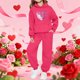 thumbnail image 1 of Conjunto de sudadera con capucha de manga larga para niños con estampado en forma de corazón y pantalones deportivos con lazo en las piernas, conjunto deportivo informal de dos piezas para niños, poli, 1 of 5
