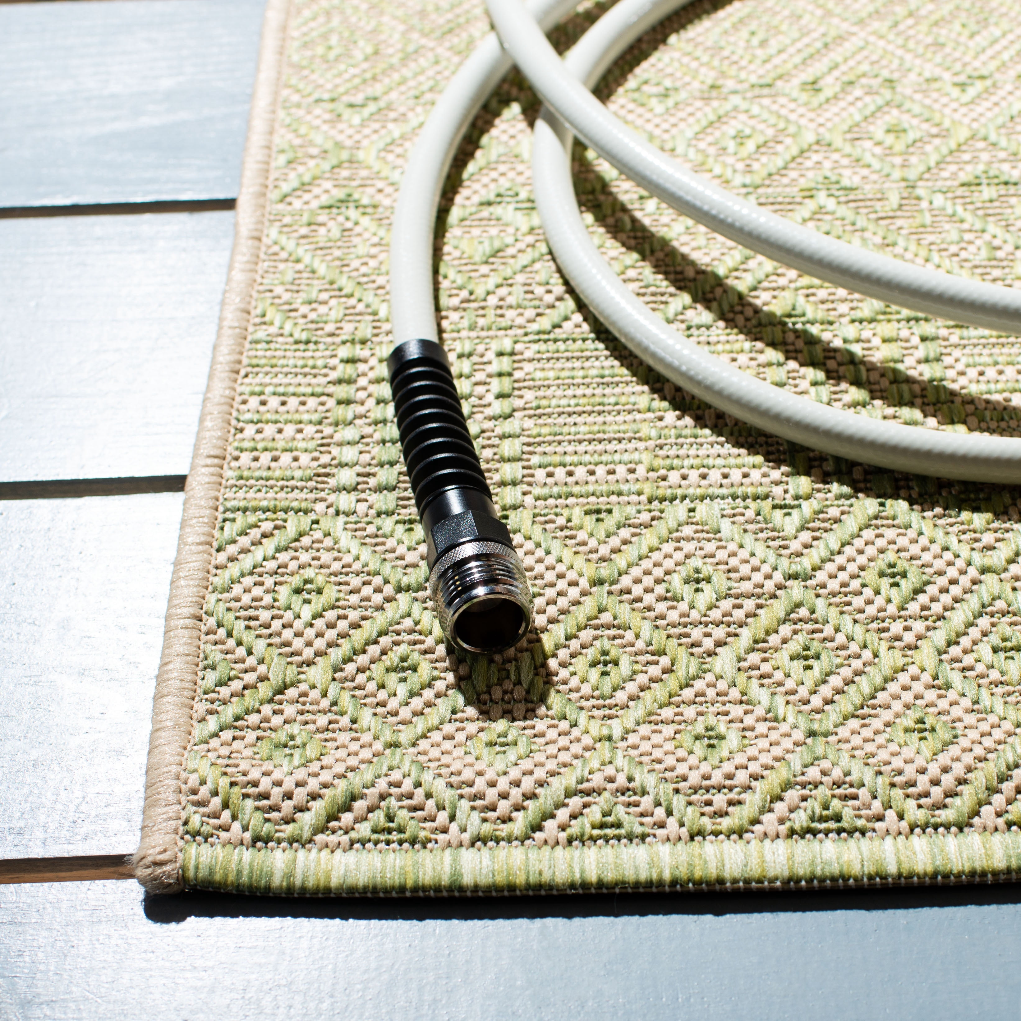 Safavieh Courtyard Naomi Geometric Indoor/Outdoor Area Rug, Beige/Green, 4' x 4' Square
