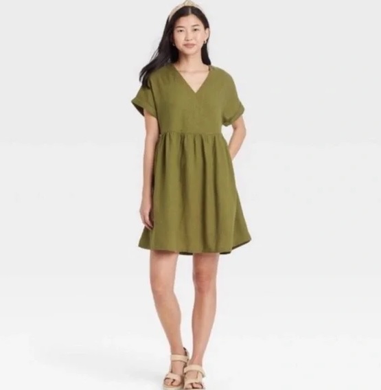 Universal Thread Women Short Sleeve V 