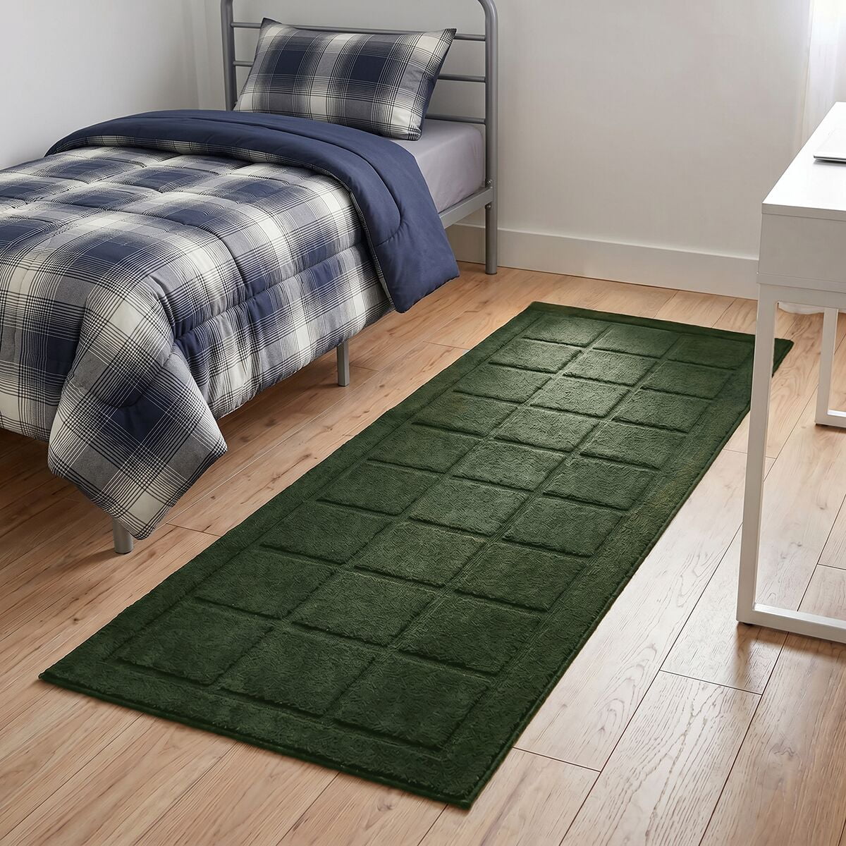 Mainstays Solid High Low Tufted Grid Dark Green Indoor Runner Rug, 2'6" x 7'