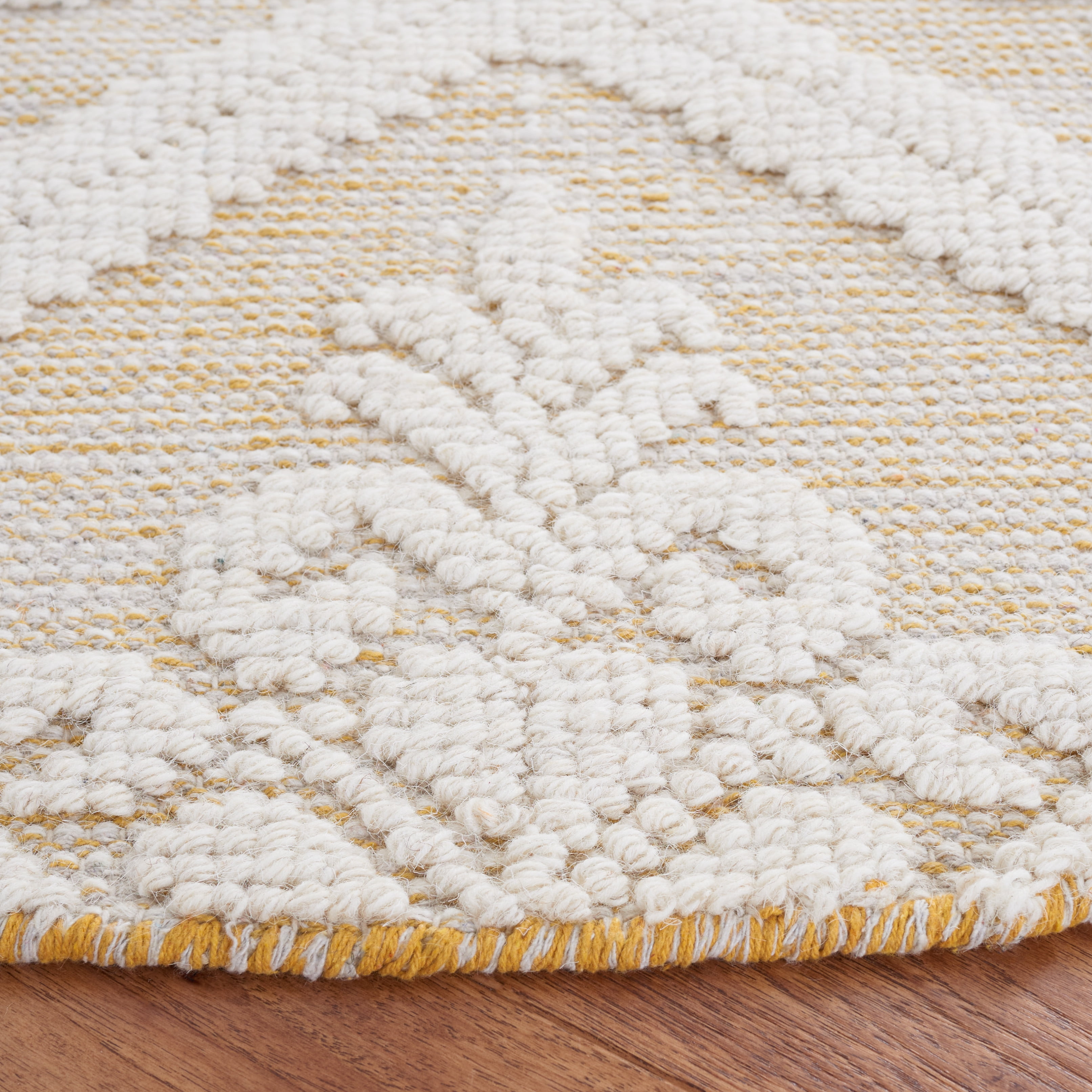 SAFAVIEH Vermont Trinity Floral Geometric Wool Area Rug, Ivory/Gold, 6' x 6' Round