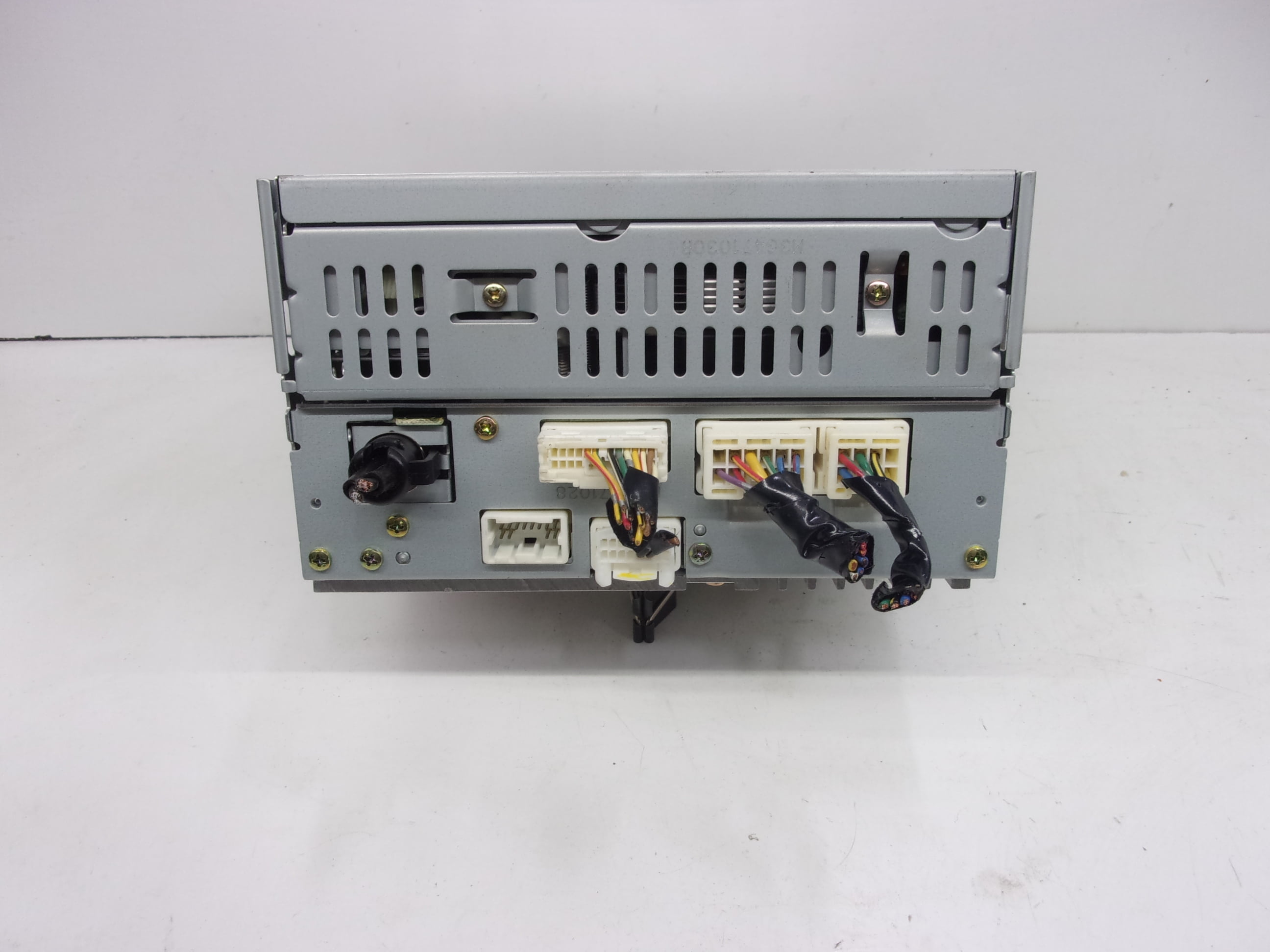Pre-Owned 2006 Nissan Quest Radio Receiver 6 Disc CD Player ID 28185ZM10A OEM - Verify Specific Vehicle Fitment In Description - (Good)