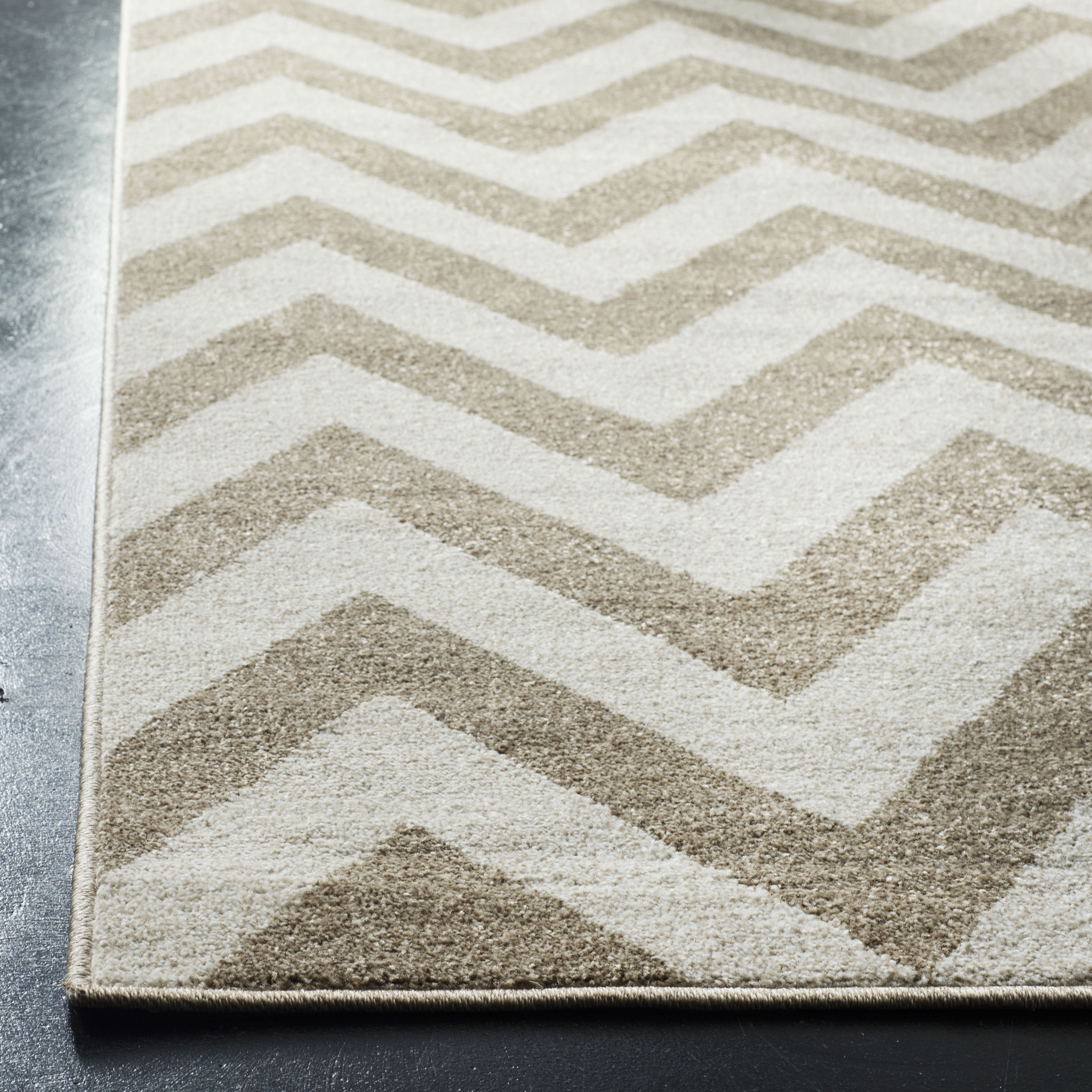 Safavieh Amherst Peronal Geometric Area Rug, Wheat/Beige, 4' x 6'