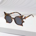 thumbnail image 4 of Gafas de sol con forma de murciélago, protección solar europea, divertidas gafas de sol irregulares de estilo hip hop. Estilo B, 4 of 6