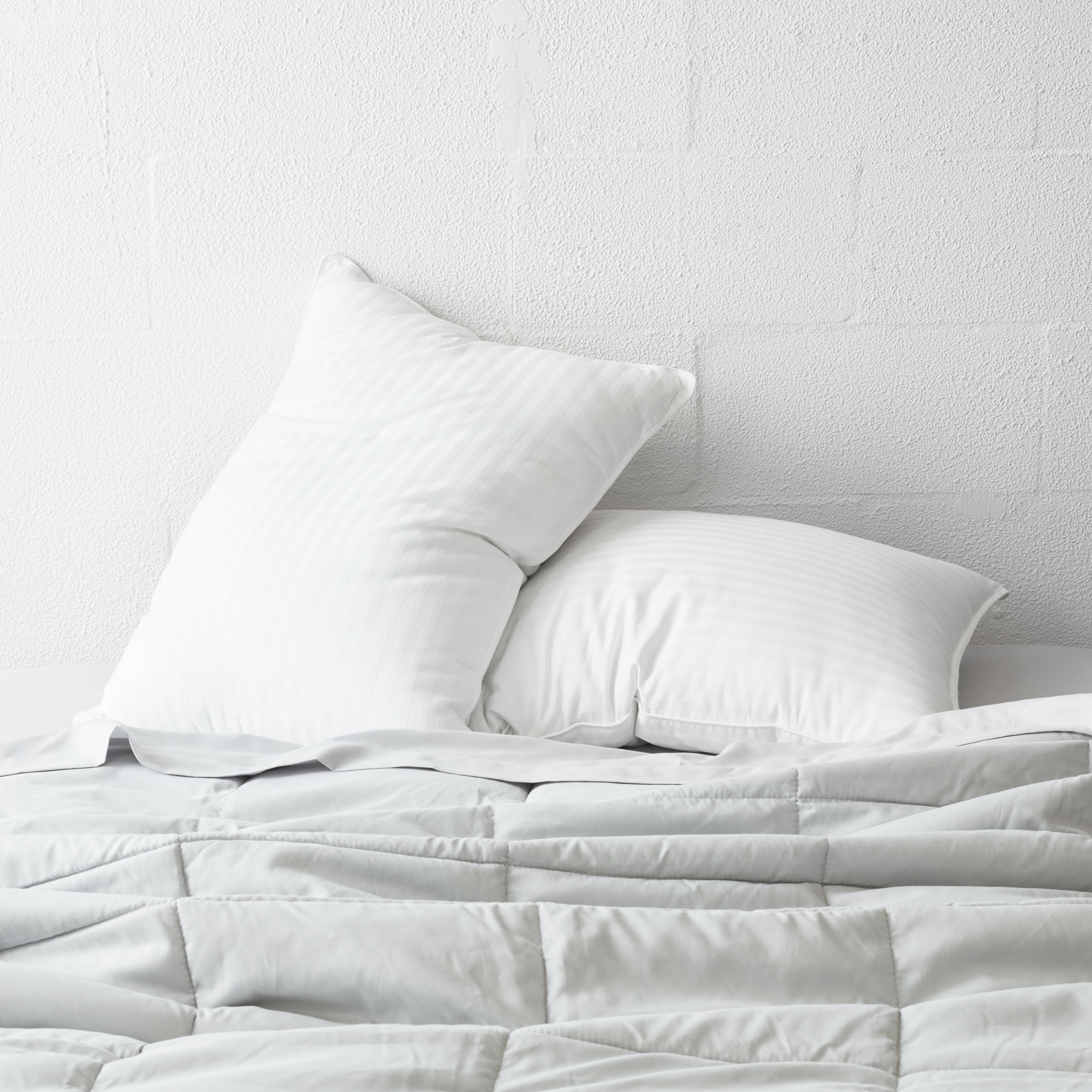 Noble Linens Cooling Luxury Gel Fiber Pillows with 100% Cotton Cover (Set of 2), Queen, White