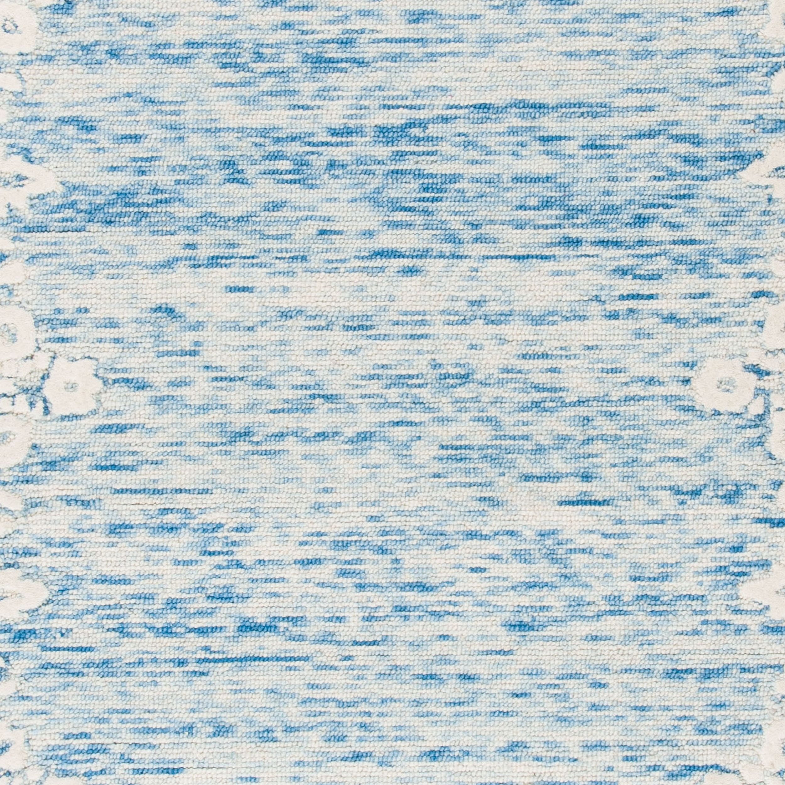 SAFAVIEH Glamour Stanice Distressed Floral Wool Area Rug, Blue/Ivory, 4' x 6'