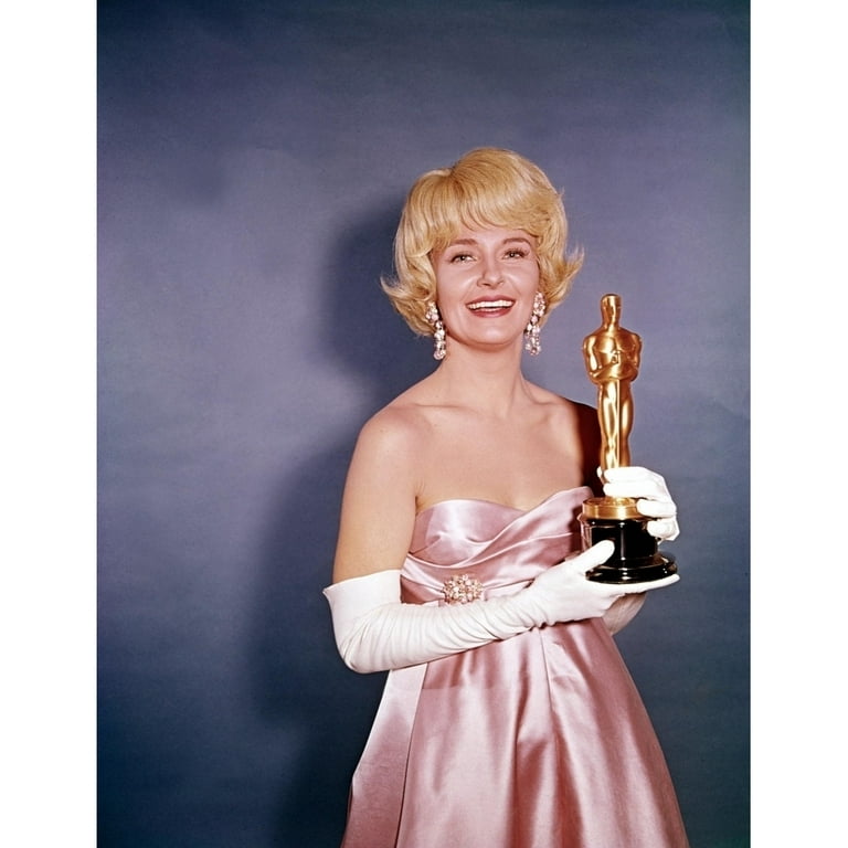 joanne woodward satin dress Joanne Woodward made her own gown in 1958, when she won for "The Three Faces of Eve." Woodward said it took her two weeks to make the dress, of her own design,