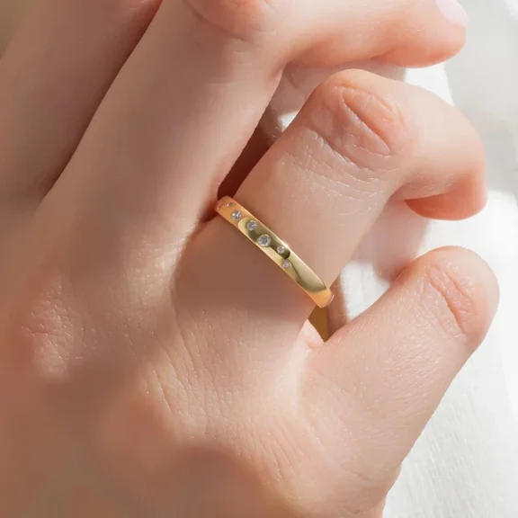 Round Cut Diamond Women's Stunning Band Ring In 14k Yellow Gold Plated