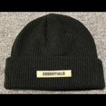 thumbnail image 1 of Sombrero de punto con etiqueta pequeña coreana para hombre y mujer, gorro frío informal que combina con todo, lana con letras, otoño e invierno, 2021, 1 of 4