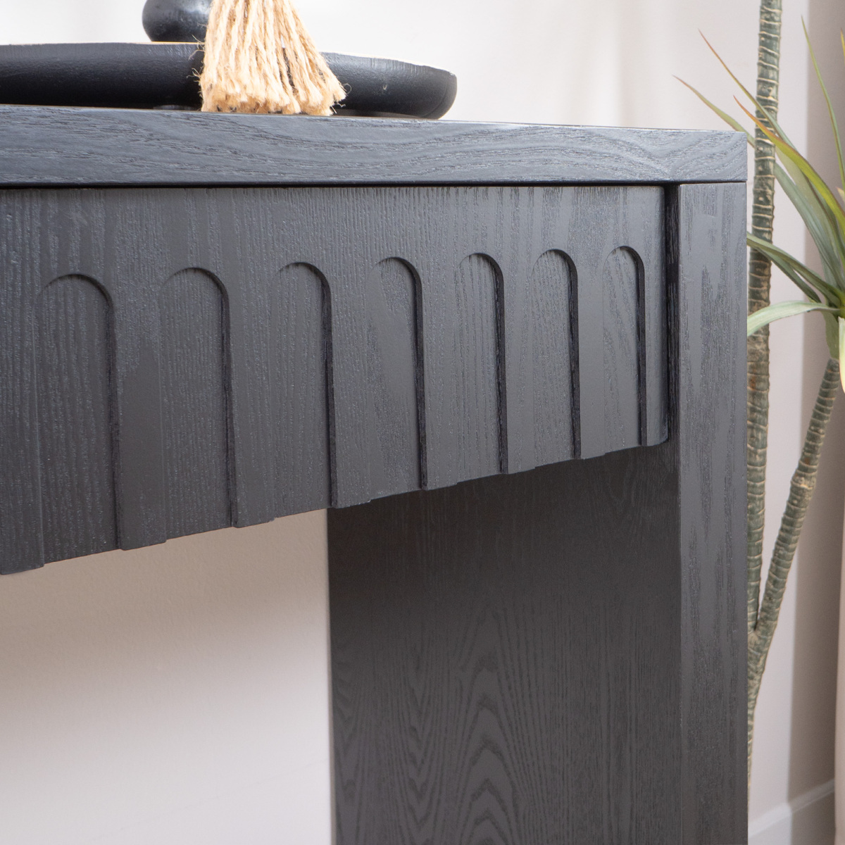 Hassch Modern 59.2" Console Table with Carved Drawer Fronts, Engineered Wood Hallway, Sofa, or Accent Table, Narrow Design for Small Spaces, Black/Natural