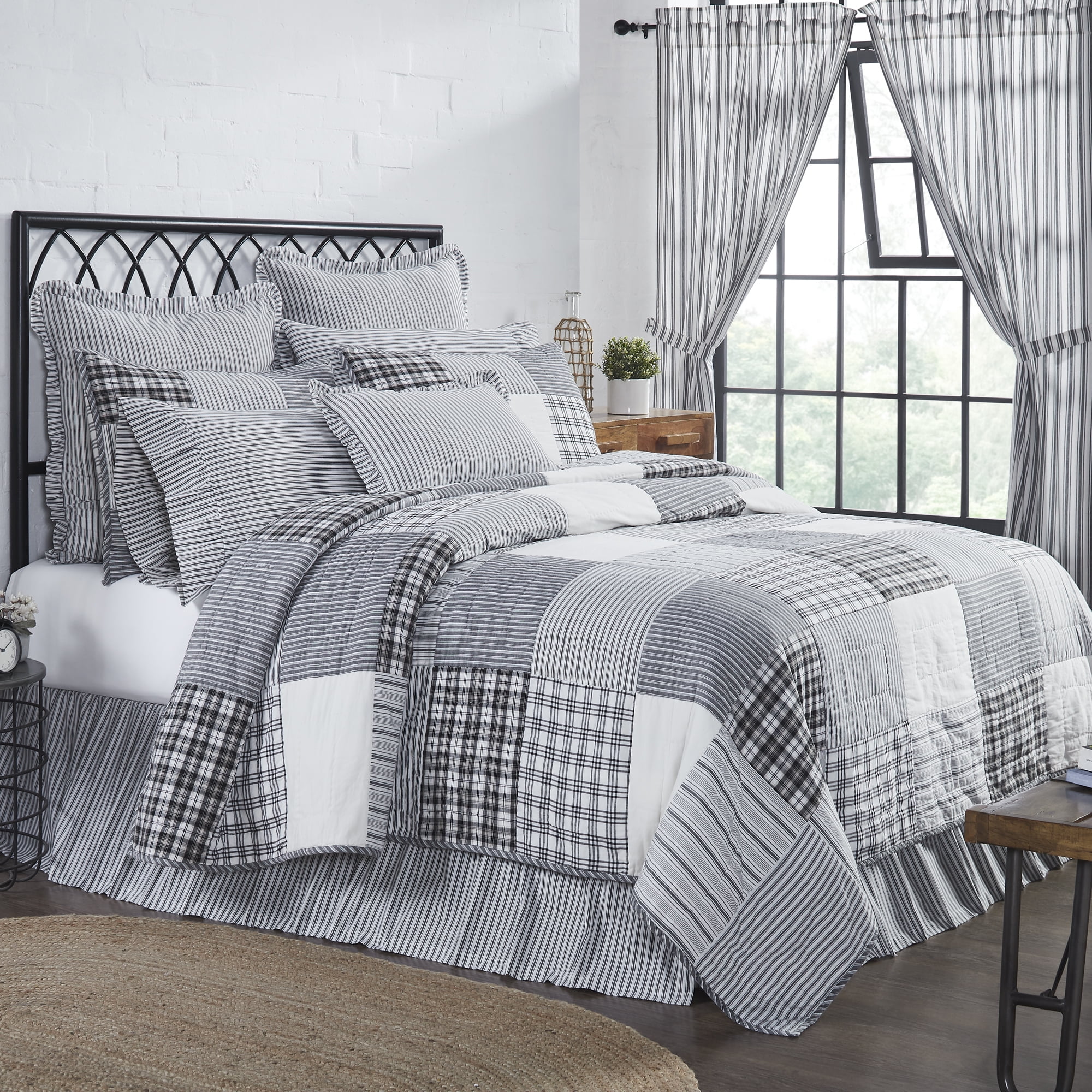 VHC Brands, Sawyer Mill Patchwork Reversible Queen Quilt, Black, 90x90