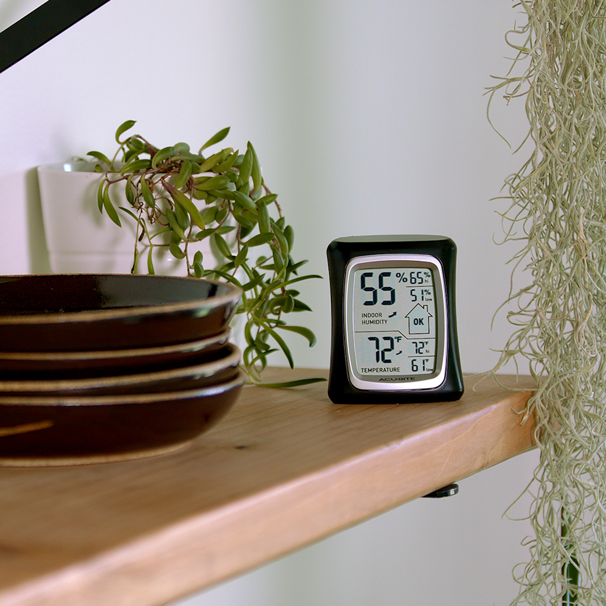 AcuRite Indoor Digital Thermometer & Hygrometer photo 4