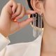 thumbnail image 3 of Pendientes largos Liling con borlas chapados en oro blanco hipoalergénicos, 3 of 4