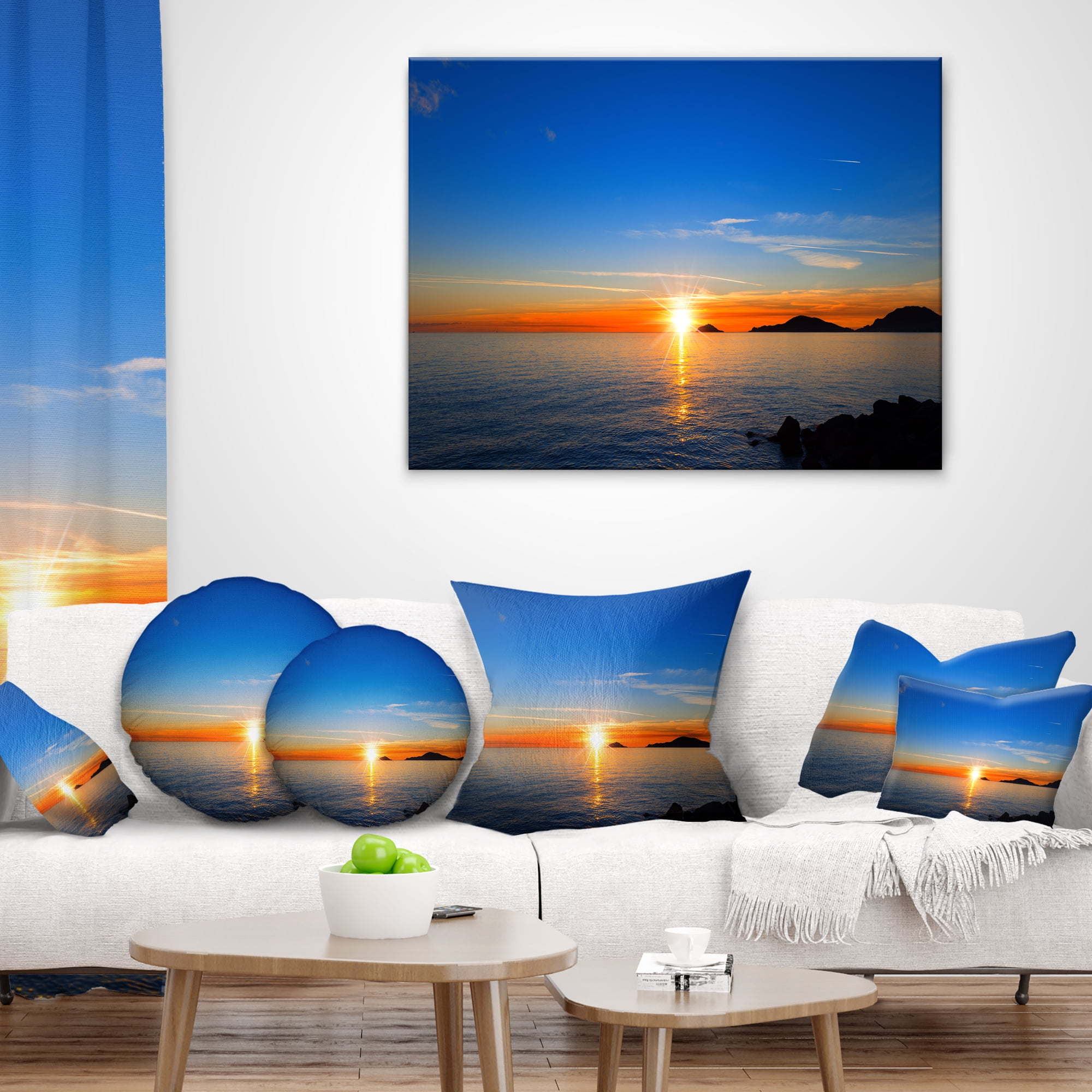 Designart Bright Sunset in Gulf of La Spezia - Seascape Throw Pillow - 18x18