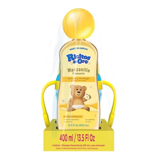 shampoo ricitos de oro manzanilla 400 ml +taza entrenadora 5oz. Pack frontal con botella de shampoo Ricitos de Oro Manzanilla 400 ml con etiqueta amarilla y oso ilustrado, texto 'Hipoalergénico' y 'Manzanilla', más una taza entrenadora de 5 oz amarilla con asas y tapa antigoteo en base de cartón; ideal para cuidado infantil y transición de biberón a vaso.
