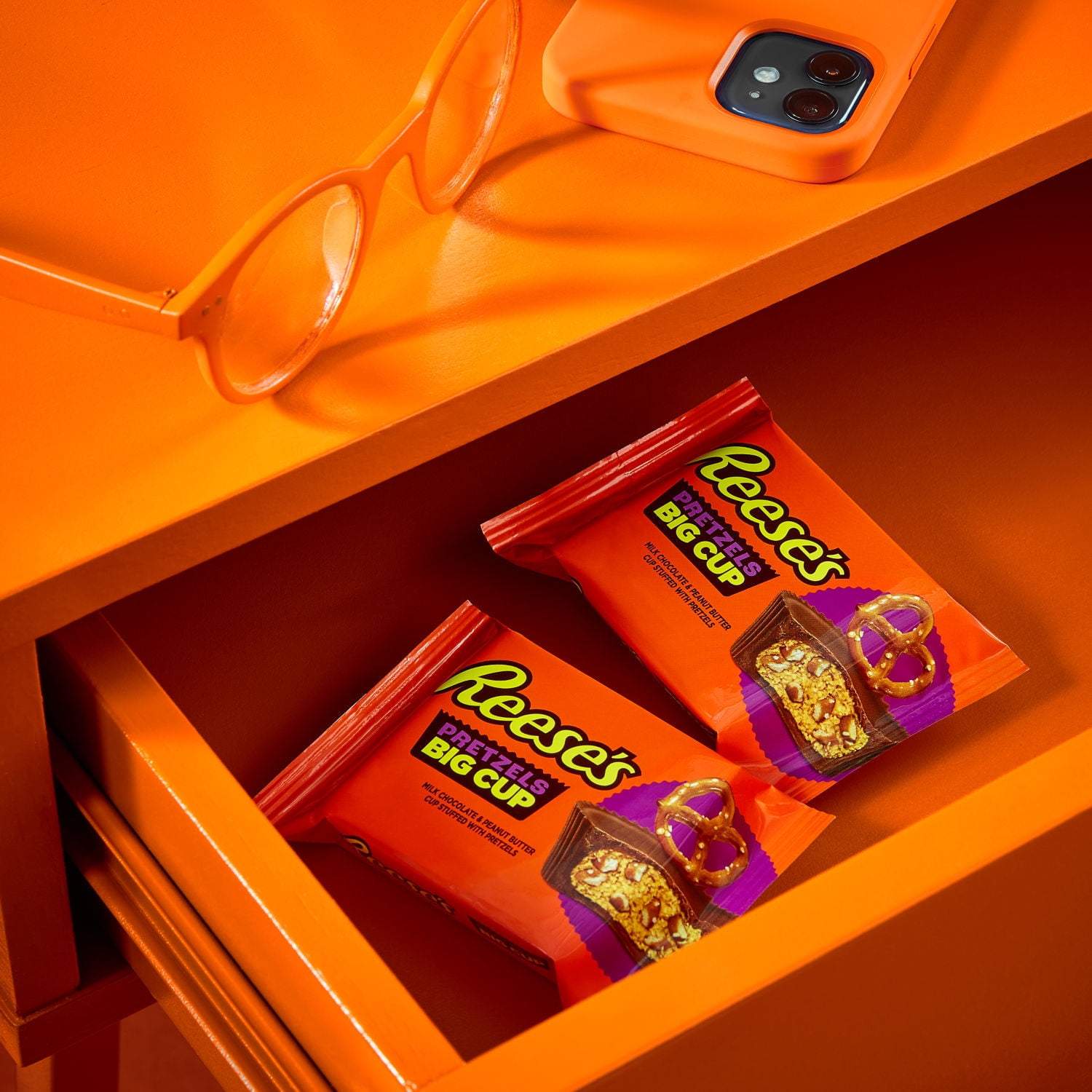 Reese's Big Cup with Pretzels Milk Chocolate Peanut Butter Cups Candy, Pack 1.3 oz