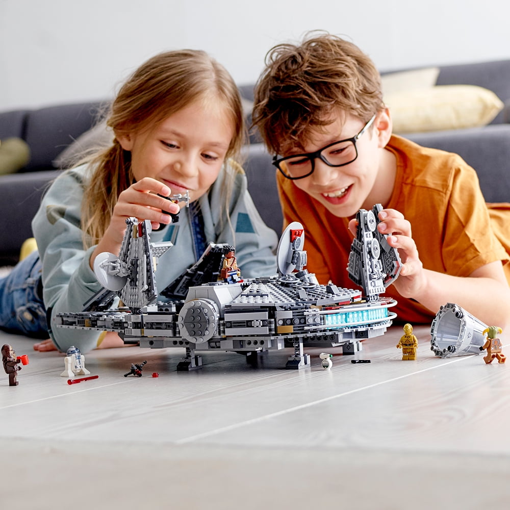 LEGO Star Wars Millennium Falcon 75257 Building Set - Starship Model with  Finn, Chewbacca, Lando Calrissian, Boolio, C-3PO, R2-D2, and D-O 