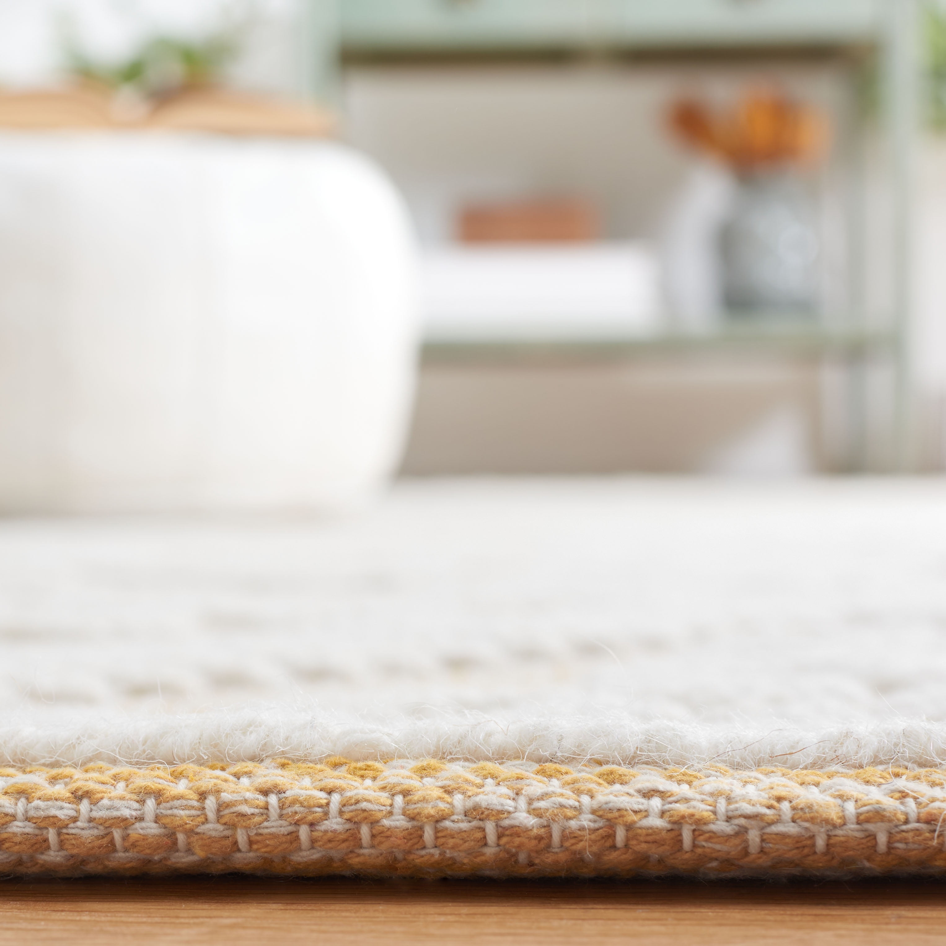 SAFAVIEH Vermont Trinity Floral Geometric Wool Area Rug, Ivory/Gold, 6' x 6' Round