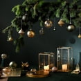 thumbnail image 2 of Set de adornos navideños Decor de Hannah, 60 quilates, color verde esmeralda, 2 of 5