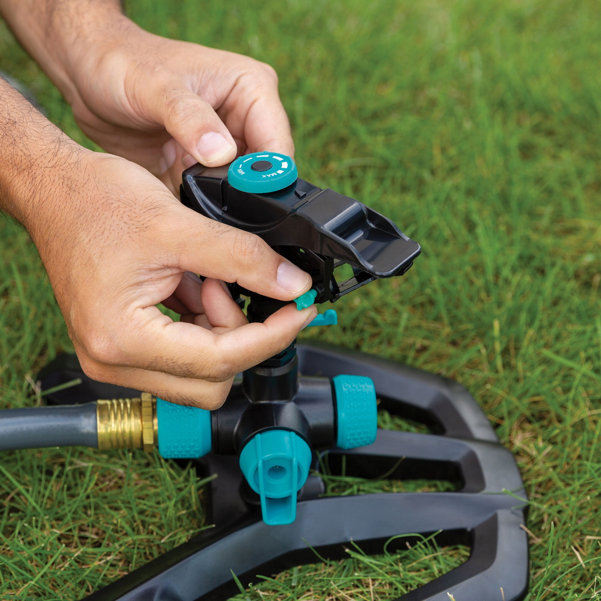 Gilmour Plastic Circular Water Sprinkler - Adjustable Flow, Stationary - Covers 5,800 Sq Ft — Garden & Landscape Use, Standard Connection