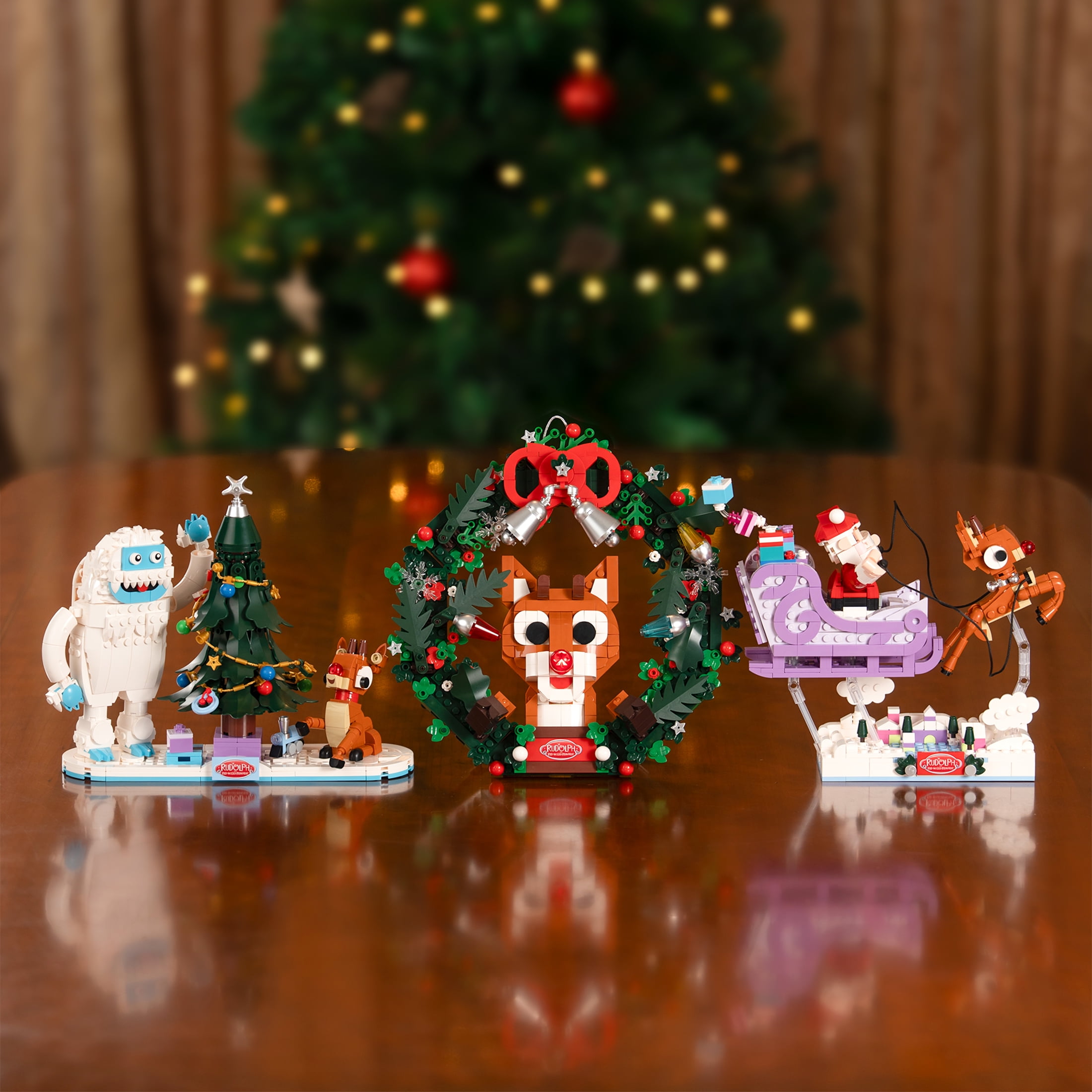 Brickcraft Rudolph the Red-Nosed Reindeer Light-Up Holiday Wreath Building Kit, 526-Piece Christmas Decoration Collectible